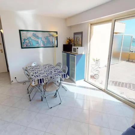 Petit 3p Avec Terrasse, Piscine Et Garage - Fr-1-196-193 Menton