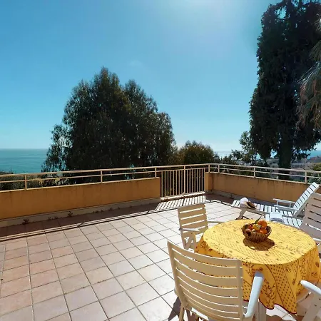 Petit 3p Avec Terrasse, Piscine Et Garage - Fr-1-196-193