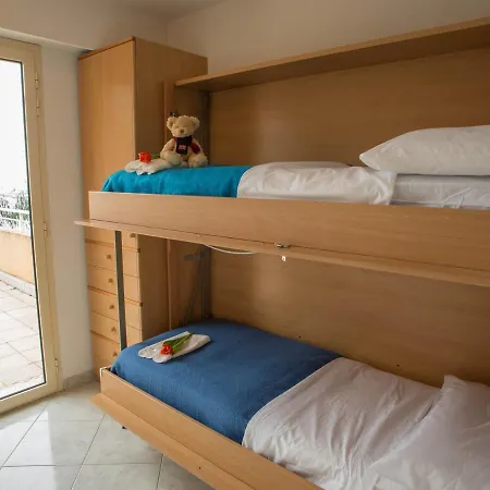 Apartmán Petit 3p Avec Terrasse, Piscine Et Garage - Fr-1-196-193 Menton