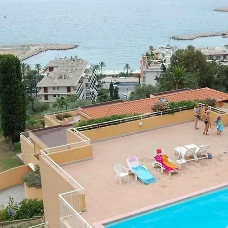 Petit 3p Avec Terrasse, Piscine Et Garage - Fr-1-196-193