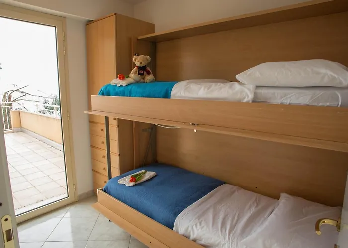 Apartment Petit 3p Avec Terrasse, Piscine Et Garage - Fr-1-196-193 Menton