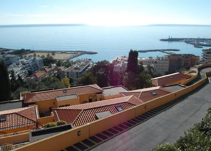 Apartment Petit 3p Avec Terrasse, Piscine Et Garage - Fr-1-196-193